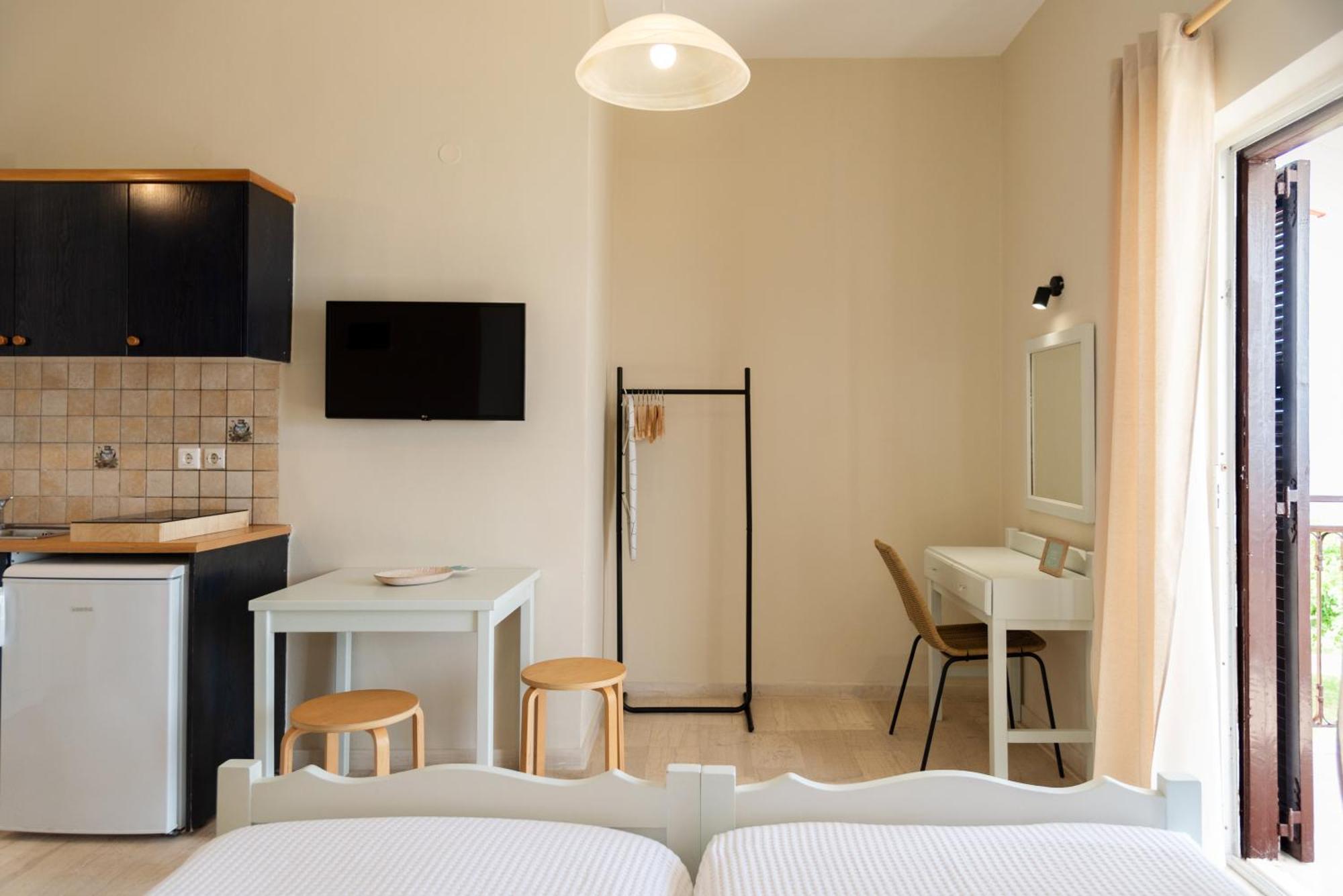 קאבוס Kamini Apartments מראה חיצוני תמונה